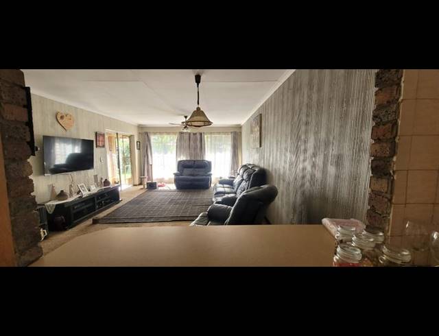 2 BEDROOM TOWNHOUSE FOR SALE IN SOUTH CREST